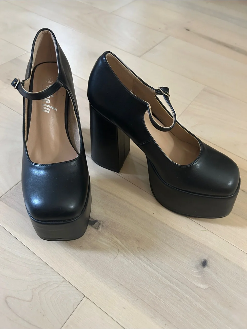 Chunky High Heel Mary Jane Platform Sandals Size 6 With Buckle Closure Black